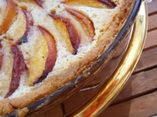 Tarte aux brugnons et crème d'amandes
