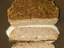 Pain de viande farci aux anchois, crème d'ail