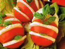 Salade tomate-mozzarella en éventail