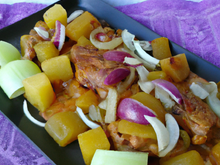 Chapon façon indienne aux oignons, pommes et céleri 