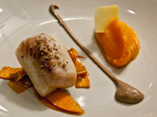 Dos de cabillaud, pulpe de courge au Comté, potimarron cru et pâte de noix