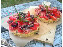 Tartines comme des tartelettes aux tomates