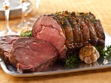 “Un classique du dimanche” : Laurent Mariotte vous propose de changer du poulet rôti en misant sur une recette de rôti de bœuf !