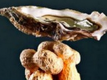 Huîtres Marennes Oléron, cacahuètes, miel et sauce soja