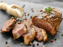 Fini le magret de canard trop ou pas assez cuit : ce gagnant de Top Chef partage sa technique pour le réussir à coup sûr