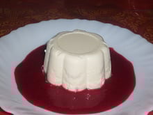 Panna cotta et son coulis de framboises