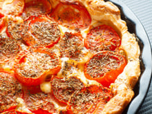 Tarte à la tomate : la recette de notre chef qui change avec une touche gourmande