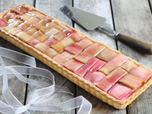 Rhubarbe : c’est de saison, voici nos meilleures recettes sucrées pour la cuisiner !