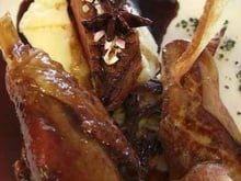 Déclinaison autour du canard et de la pomme de terre, La cuisse en miroton, le filet rôti aux dragées, le foie gras « Bien sur » et la pomme de terre
