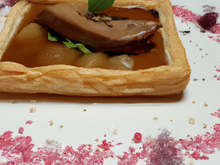 Foie gras sur tarte fine feuilletée