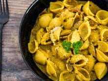 Ni sauce tomate, ni parmesan : ces pâtes au curry sont parfaites pour un dîner qui change, rapide et savoureux