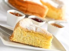 “Hyper rapide, inratable” : Mercotte partage sa recette du gâteau de Savoie