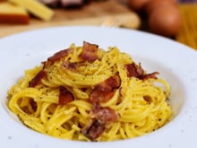 “Il est inacceptable de les trouver dans les rayons du Parlement européen” : un ministre italien s’insurge contre une sauce carbonara en pot