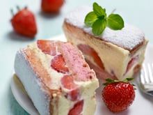 Fraisier express aux biscuits roses