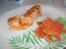 Roulé de filet de poulet et poêlée de légumes