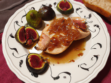 Chapon au champagne et chutney de figues
