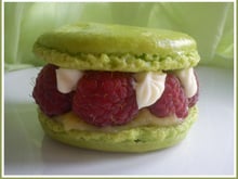 Macaron lemon curd, framboise, confitures de fraises et chocolat blanc