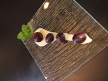 Raisin tout court et son trait de sauce orangée par Morgan