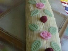 Bûche gourmande pistache, framboise et chocolat blanc