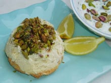 Terrine de poisson aux pistaches et sauce aux herbes