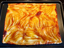 Tarte fine aux poires caramélisées au miel aux épices