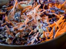 Salade de coleslaw au chou rouge et aux carottes