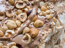 Gâteau au chocolat praliné et noisettes