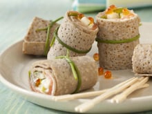 Crêpes au saumon fumé, à la pomme et au concombre