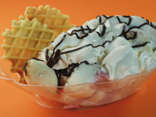 Banana split : chocolat, banane et boule de glace