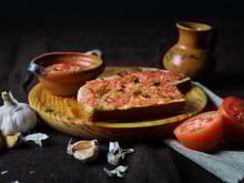 Cette recette espagnole prête en 10 minutes seulement est idéal pour un apéro express et gourmand