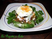 Œuf mollet, saumon fumée sur lit de pommes de terres croustillantes