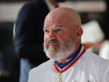 Parfaite pour accompagner vos viandes, Philippe Etchebest partage sa recette de la sauce au poivre