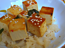 Tofu sauté aux graines de sésame