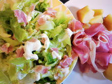 Salade de Champerloises aux pommes et jambon de pays