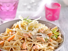 Farfalles amarante à la truite,aux algues et crème de fenouil à l'aneth