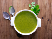 Bouillon de légumes avec fanes de radis