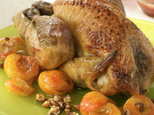 Pintade au four aux abricots et noisettes