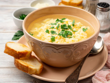 Soupe aux œufs : comment réussir cette recette en vogue sur les réseaux sociaux ?