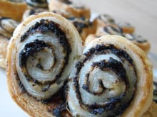 Palmiers feuilletés à la tapenade noire
