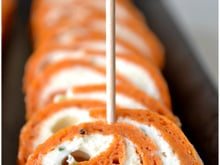 Roulé tomate, paprika et fromage ail et fines herbes