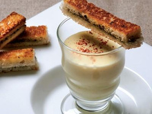 Crème de Dolwen au curry et mouillettes de tapenade et anchois