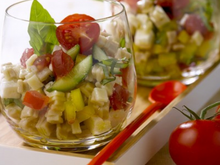 Salade de Crozets, dés de tomate, poivron jaune, concombre, feta, basilic, vinaigrette à l'huile d'olive et au citron