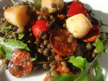 Poêlée de pétoncle, lentilles et chorizo