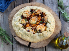Tarte rustique au potiron, fromage de chèvre et noisettes
