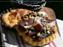 Tatin de cèpes au pur brebis Pyrénées et magret de canard séché