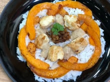 Wok de poulet à la courge butternut et sauce cacahuète
