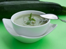 Velouté froid de courgettes au basilic