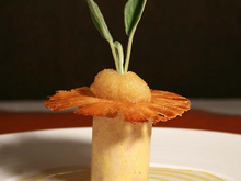 Foie gras mi cuit pulpe dananas parfumée à la sauge