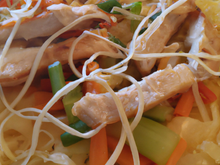 Nouilles sautées à la dinde et aux légumes