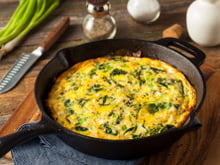 Frittata aux pousses d'épinards et féta